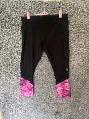 MPG Sport Black Cropped Leggings with Pink Floral Trim Size L